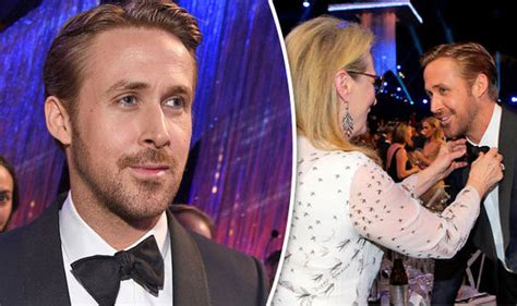 Sag Awards 2017 Ryan Gosling And Meryl Streep Share Adorable Moment Celebrity News Showbiz