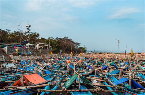 Di jawa barat rupanya ada pantai lain yang tak kalah menarik dari pantai pangandaran, yakni bernama pantai jayanti. Pantai Jayanti Cidaun Cianjur Selatan #pantai #beach #ship ...