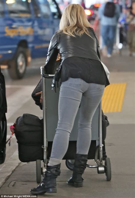 Rachel Hunter Proves Shes Still Got It As She Lands At Lax In Grey