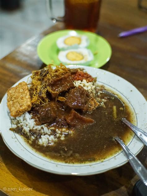 Mencari rawon di surabaya sangatlah mudah, apalagi rawon dengan kuah iyes, ini rawon yang katanya cetar banget di surabaya. Rawon Krengsengan Pak Pangat Surabaya, Perpaduan Sempurna ...