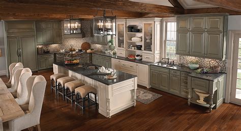 The kitchen layout is the main starting point for any kitchen remodeling project. 5 Most Popular Kitchen Layouts - KraftMaid
