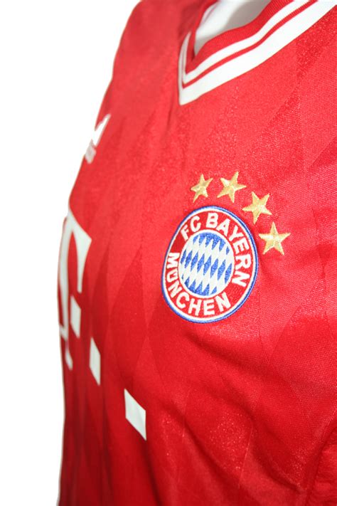 Entsprechend den vereinsfarben schwarz und rot gestaltet sich das heimtrikot der werkself. Adidas FC Bayern München Trikot 19 Mario Götze 2013/14 CL ...