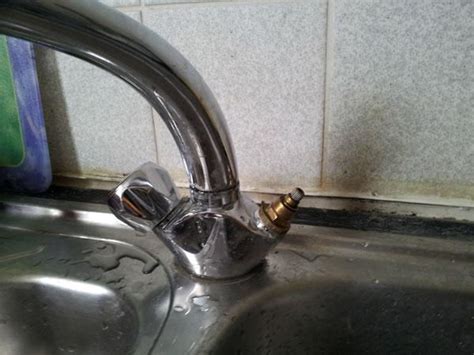Oliver) fix your fwd head and rounded. Safely Removing Stuck Tap Insert from Kitchen Mixer ...