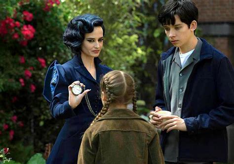 First Look Eva Green And Asa Butterfield In Tim Burtons ‘miss Peregrine