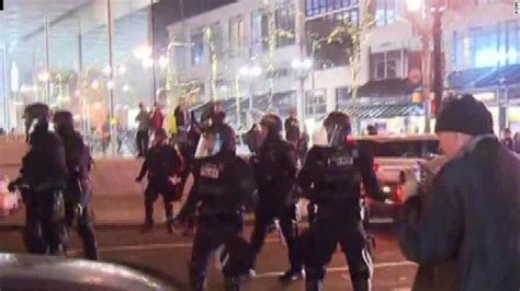 Anti Trump Protests Portland Police Call It Riot Cnn