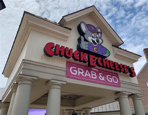 Chuck E Cheese Files For Bankruptcy Former Employee Reminisces Hot Sex Picture