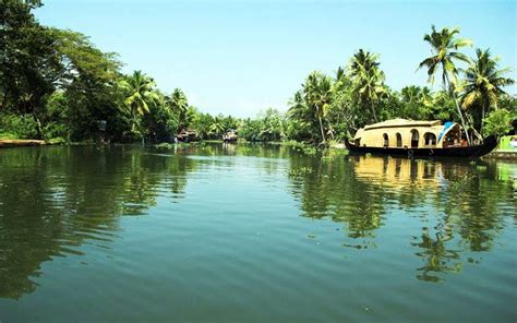 Top 7 Backwater Locations In Kerala You Must Visit