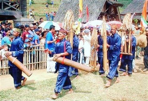 Kesenian Senjata Tradisional Pakaian Adat Rumah Adat Suku Baduy