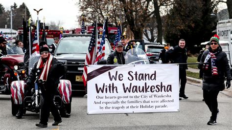 Grafton Christmas Parade 2021 Remembers Honors Waukesha Victims