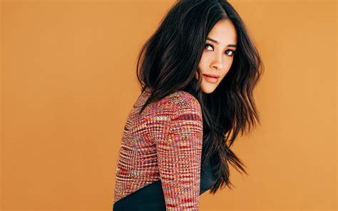 Descargar Fondos De Pantalla Shay Mitchell Retrato 4k Actriz