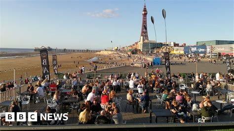 Blackpool Crowds Ignore Covid Last Blast Warning Bbc News