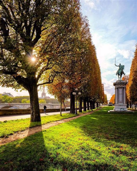 La Statue De Lafayette Sur La Promenade Du Cours De La Reine
