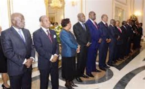 Angola Pr Reúne Se Com Governadores Provinciais