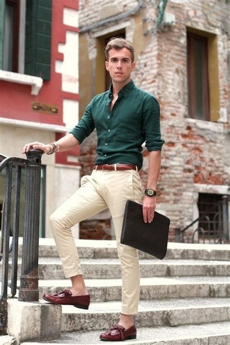 Read On To Know How Different Shades Of Chinos Combine With Basic Shirts In Different Hues