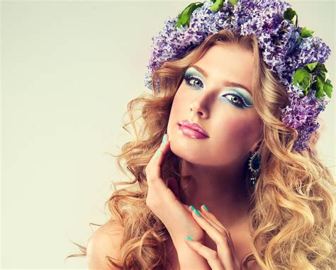 Download Curl Hair Lilac Wreath Model Woman Face Hd Wallpaper By Sonya Zhuravetc