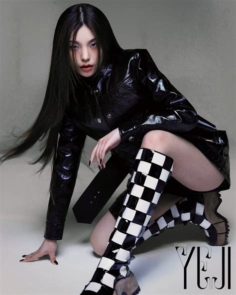 ninja yeji 🖤 is ellekorea s may issue cover star on twitter rt yejibyeol 아무래도 겜캐니까