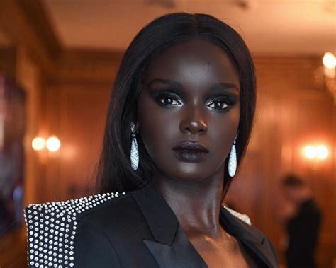 Duckie Thot Altura Peso Medidas Corporais Cor Dos Olhos