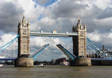 Filetower Bridgelondon Getting Opened 5 Wikimedia Commons