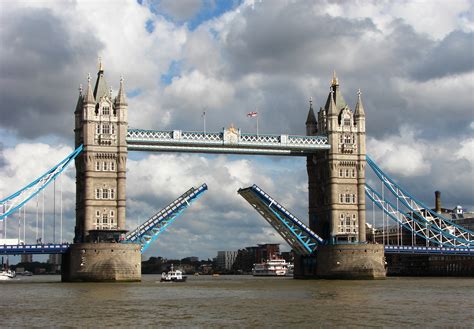 Time to enjoy a day out with family and friends, go on adventures and explore what london has to offer. Datei:Tower Bridge,London Getting Opened 5.jpg - Klexikon ...