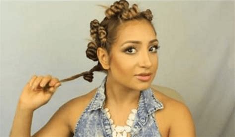 She Shows Us How To Get Crazy Big Curly Hair Without Heat In A Creative Way