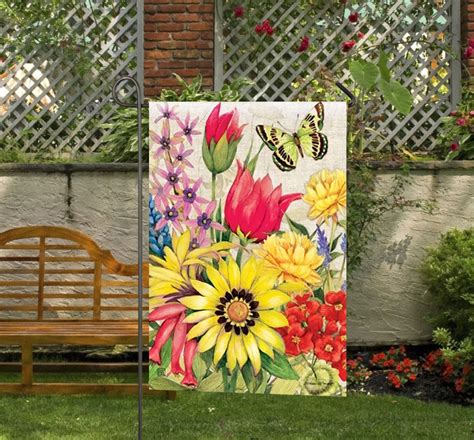 Outside yard decorations for summer. Summer Outdoor Garden Flags to Update Your Yard Decor ...