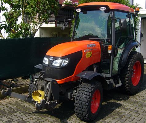 Tractor Viticol Kubota M7040 Narrow Design Compact Agropost