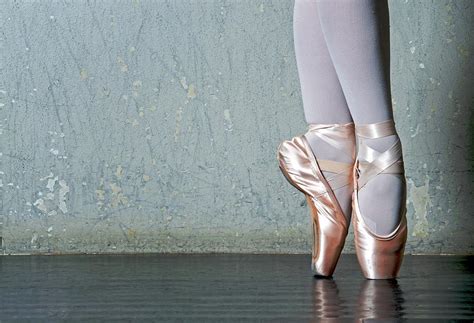 Ballet Dancers Feet En Pointe Photograph By Dlewis33 Fine Art America