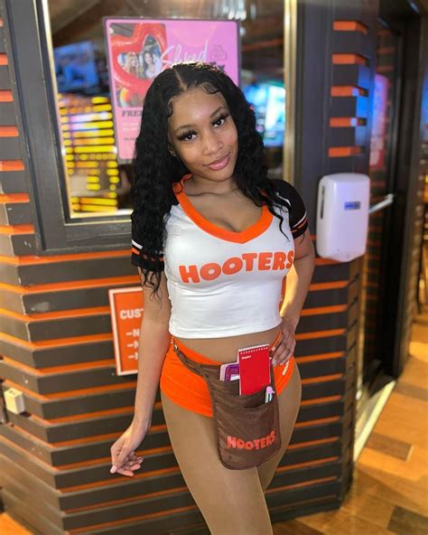 just some waitresses enjoying their jobs r hooters
