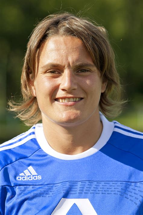 German football coach and player (born 1978). Nadine Angerer - Wikiwand