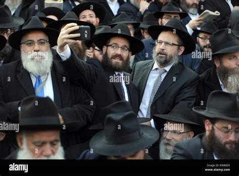 New York Ny November 20 Thousands Rabbis Pose For A Group Photo In