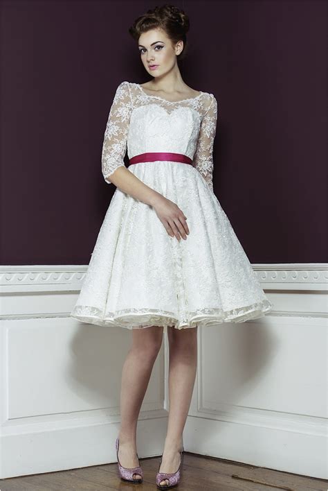 I also like that the color of this vintage wedding dress is a warm white. Wedding Dresses 2014: 50s Style | Oh My Honey