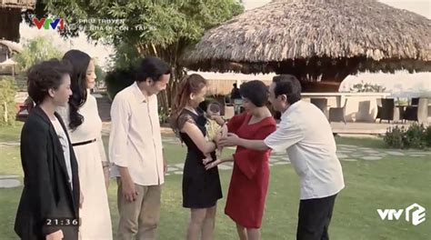 Và đặc biệt, từ về nhà đi con đến hướng dương ngược nắng, cô xuyến hoàng yến đều đóng dạng vai góp vui theo kiểu mê trai, hám tiền. V-drama "Ve Nha Di Con" Concludes With A Happy Ending That ...