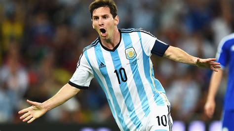 Лионе́ль андре́с ме́сси куччитти́ни (исп. Argentina beat Bosnia-Herzegovina 2-1 as Lionel Messi ...