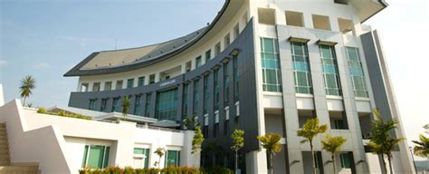 Universiti teknikal malaysia melaka ( _en. Universiti Teknikal Malaysia Melaka | MyCompass