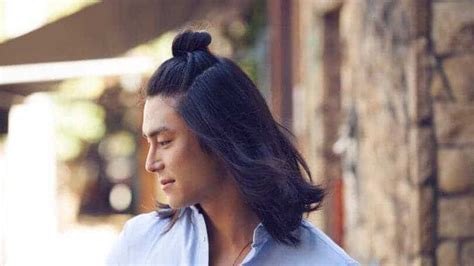 25 Irresistibly Long Hairstyles For Asian Men Hairstylecamp