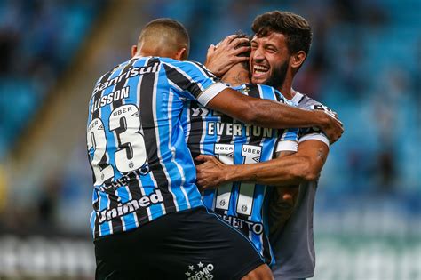 A win for one team, a win for the other team or a draw. Gremio x Chapecoense | Lucas Uebel - Fotografia profissional, fotógrafo oficial do Grêmio FBPA,