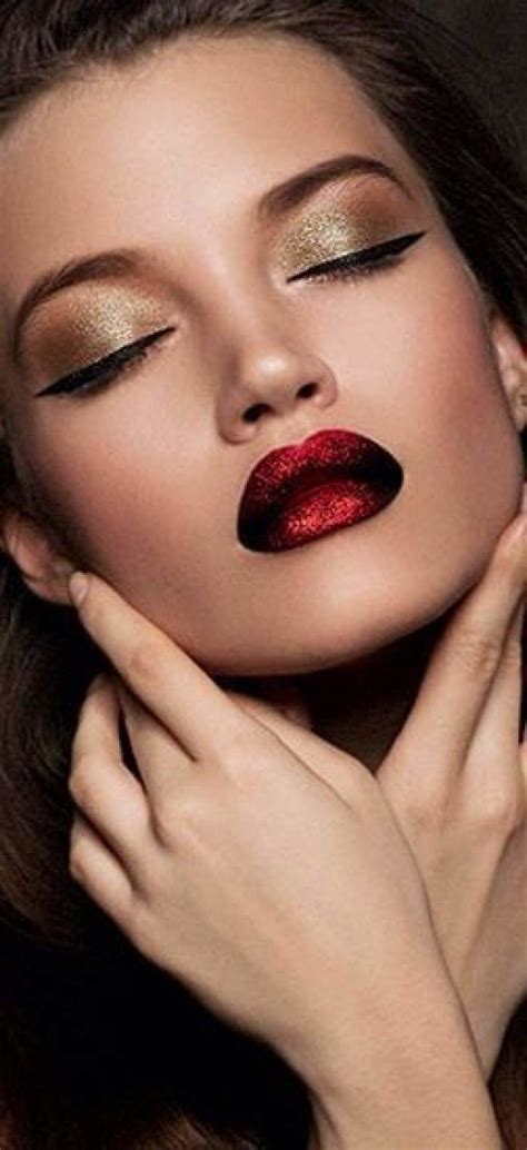 Smokey Eyes With Red Lips Thats Sensous And Seductive Hike N Dip In