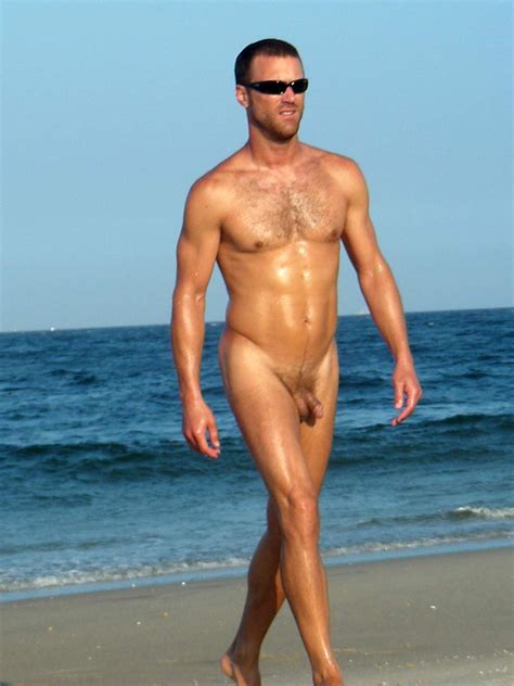 Naked Man On Nude Beach Spy Cam Photos Et Galeries