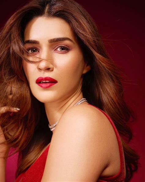 Kriti Sanon In Sexy Red Thigh High Slit Gown Makes Our Hearts Go Dhak Dhak Hot Pics