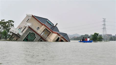 China At Least 14 Dead As Yangtze River Rises 50ft Above Flood Level World News Sky News