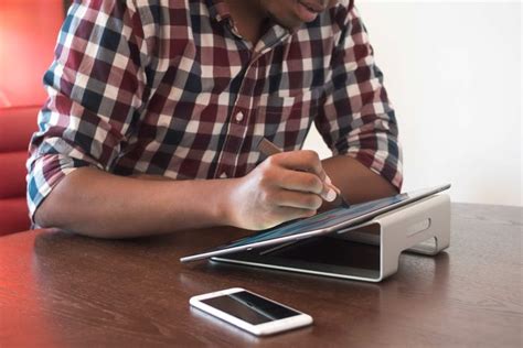 Its key performance indicators make it an incredible device for digital and classical art by just connecting your ipad pro keyboard with a. TwelveSouth ParcSlope iPad Pro Drawing Stand Announced ...