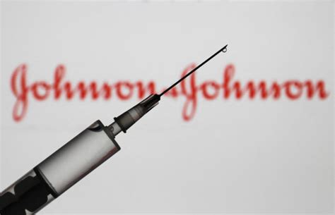 In der eu ist der impfstoff bereits seit märz zugelassen, wurde aber. Covid-19: Was wissen wir über den Impfstoff von Johnson ...