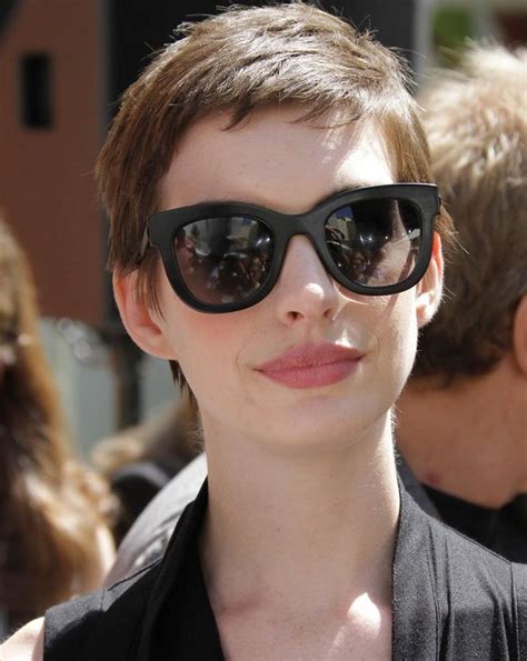 Anne Hathaway Accentuating Her Pixie Cut With Cat Eye Sunglasses Female Celebrities Spotted