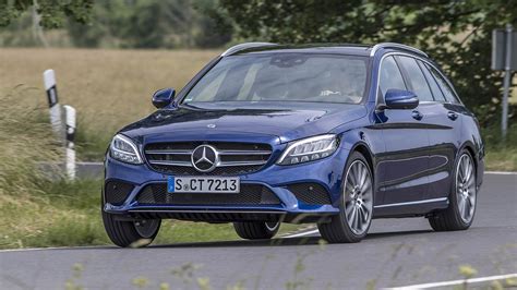 It is available in 8 variants and 6 colours. Geliftete Mercedes C-Klasse (2018) im Test