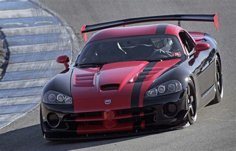 Video Dodge Viper Srt10 Acr Sets New Nurburgring Record Time