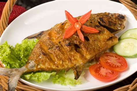 Selain nikmat, ikan tongkol tentu menjadi bahan utama yang kaya nah, kali ini kami agar berbagi resep special bagaimana membuat sajian ikan tongkol goreng yang sederhana namun enak. Resep dan Cara Membuat Masakan Ikan Laut yg Pedas