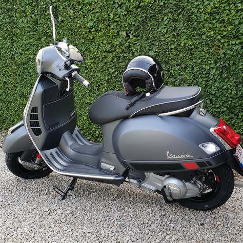 In this version sold from year 2012 , the dry weight is 158.0 kg (348.3 pounds) and it is equipped with a. Vespa 300 gts super sport - Vespaforum.be
