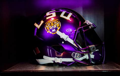 Lsu Fans React To Tigers Awesome New Color Changing Helmet Alternate