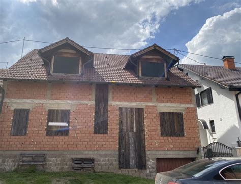 Kuća Osijek vatrogasno naselje stan sa vrtom i terasom prodaja