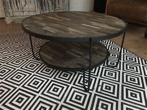 That is the idea behind the new vtm program huismade. Fraaie robuuste salontafel, gemaakt van metaal en hout ...